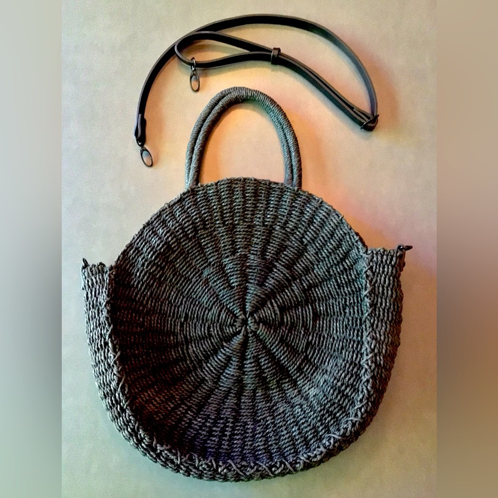 Abercrombie & Fitch Black Natural Straw Woven Round Tote Bag